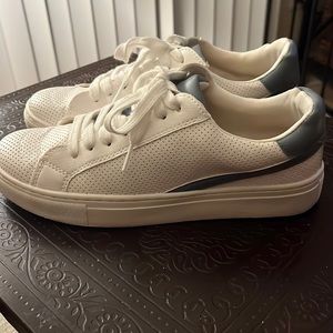 Universal Thread sneakers